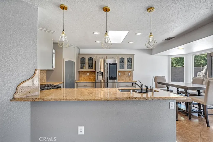 7592 Redwood Avenue, Hesperia, California 92345