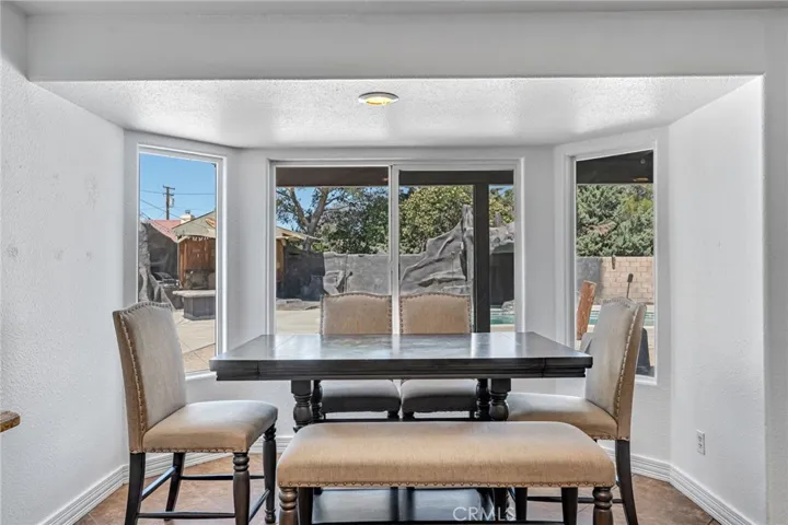 7592 Redwood Avenue, Hesperia, California 92345