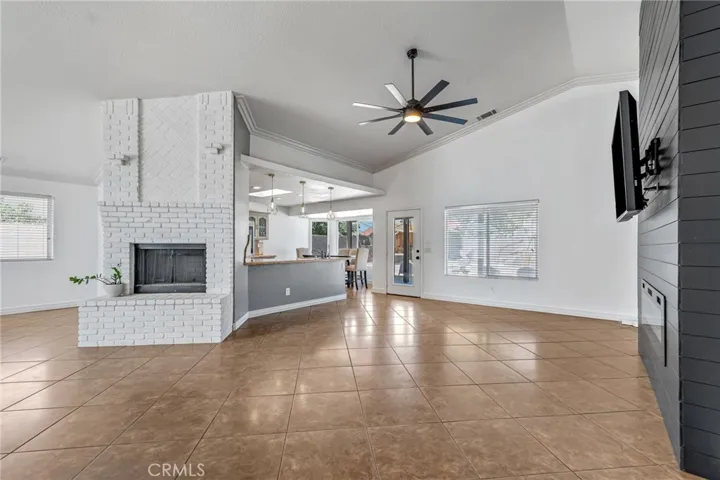7592 Redwood Avenue, Hesperia, California 92345