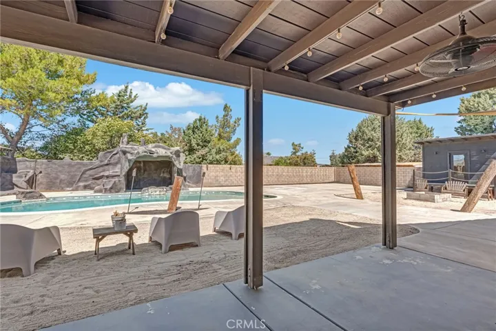 7592 Redwood Avenue, Hesperia, California 92345
