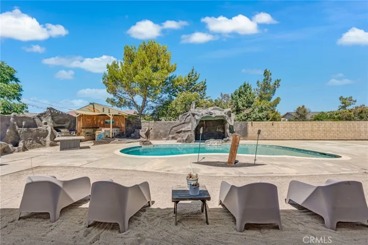 7592 Redwood Avenue, Hesperia, California 92345