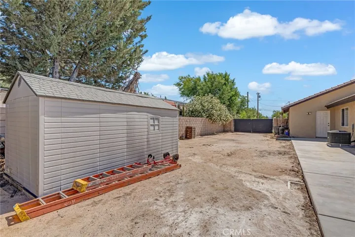 7592 Redwood Avenue, Hesperia, California 92345