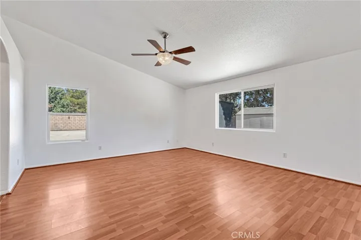 7592 Redwood Avenue, Hesperia, California 92345