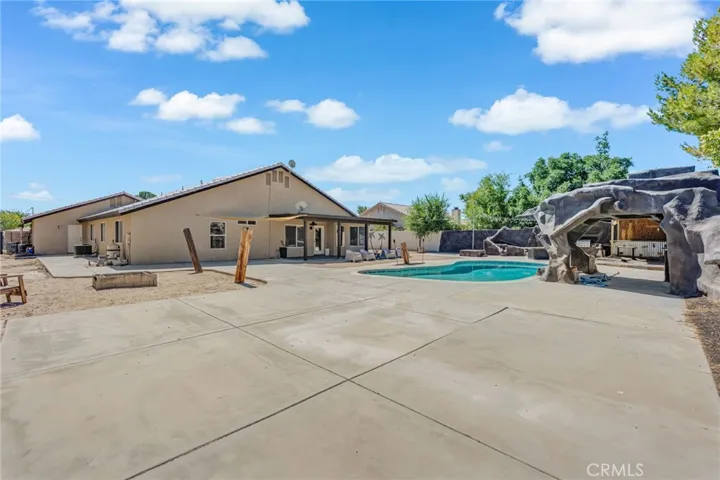 7592 Redwood Avenue, Hesperia, California 92345