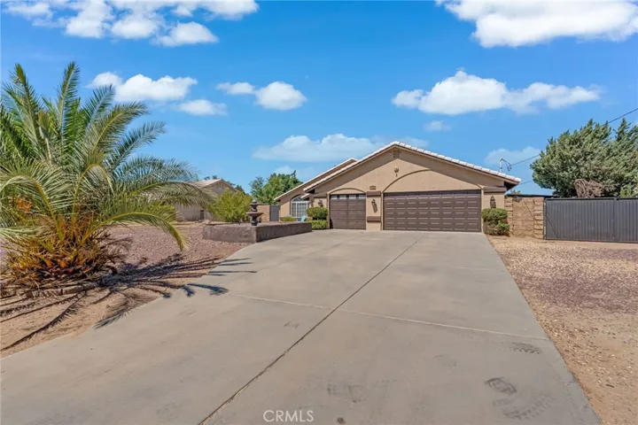 7592 Redwood Avenue, Hesperia, California 92345