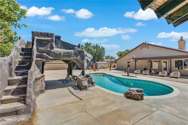 7592 Redwood Avenue, Hesperia, California 92345