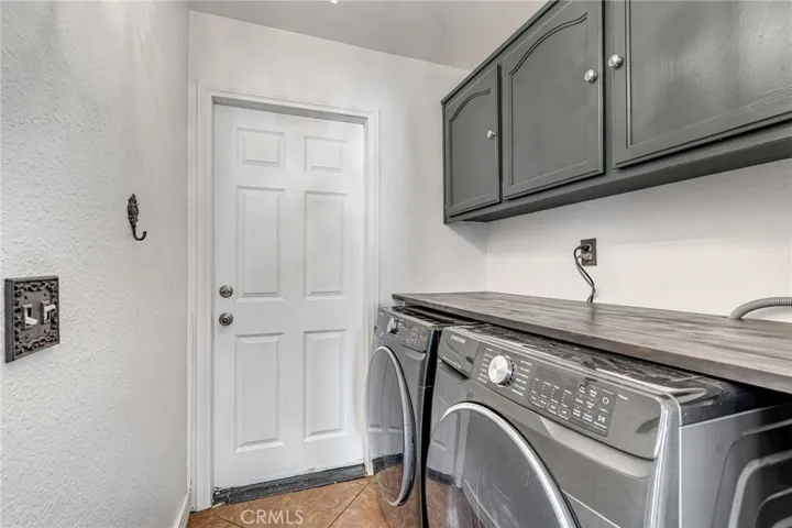 7592 Redwood Avenue, Hesperia, California 92345