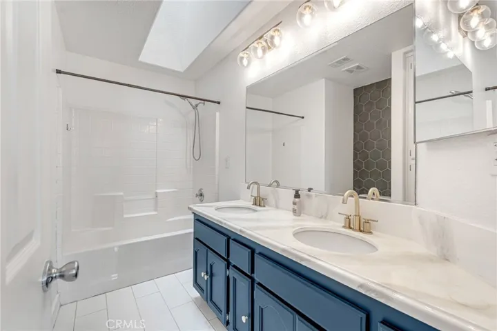 7592 Redwood Avenue, Hesperia, California 92345
