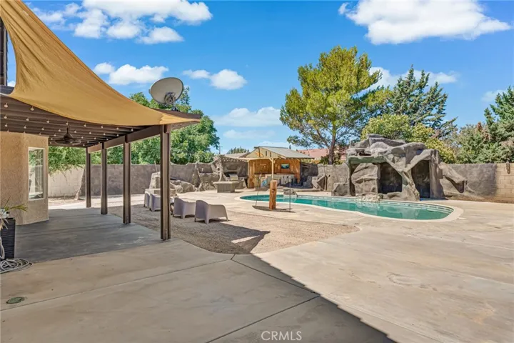 7592 Redwood Avenue, Hesperia, California 92345