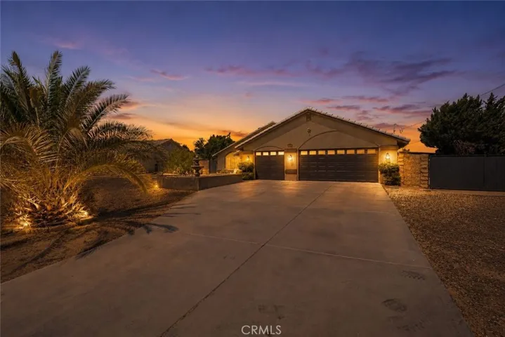 7592 Redwood Avenue, Hesperia, California 92345