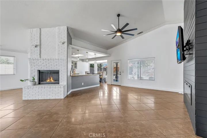 7592 Redwood Avenue, Hesperia, California 92345