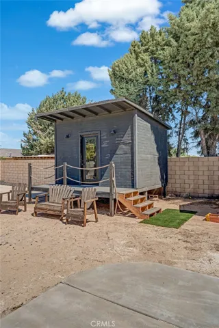 7592 Redwood Avenue, Hesperia, California 92345