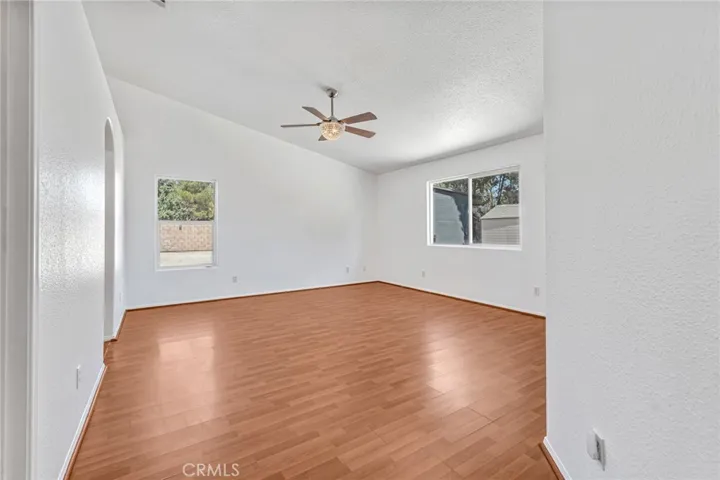 7592 Redwood Avenue, Hesperia, California 92345