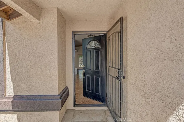 7592 Redwood Avenue, Hesperia, California 92345