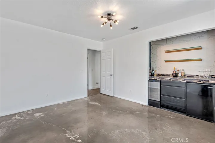 7592 Redwood Avenue, Hesperia, California 92345