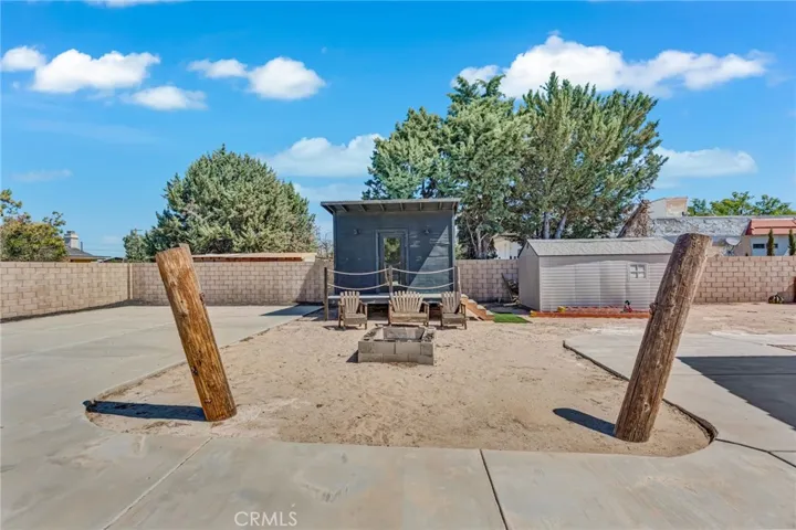 7592 Redwood Avenue, Hesperia, California 92345
