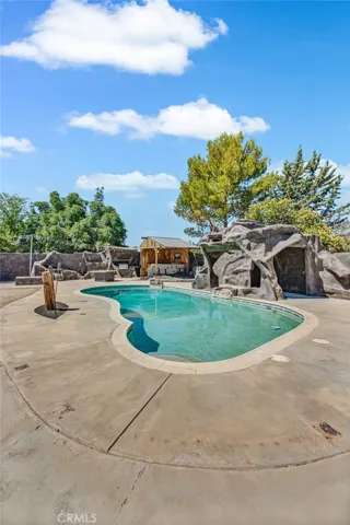 7592 Redwood Avenue, Hesperia, California 92345