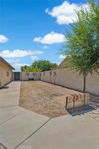 7592 Redwood Avenue, Hesperia, California 92345