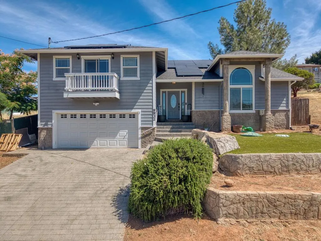 9932 Fairway Dr