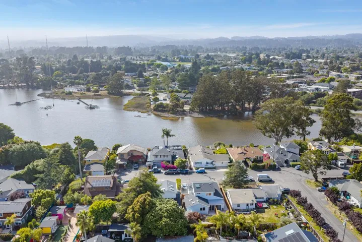 462 Hampstead Way, Santa Cruz, California 95062