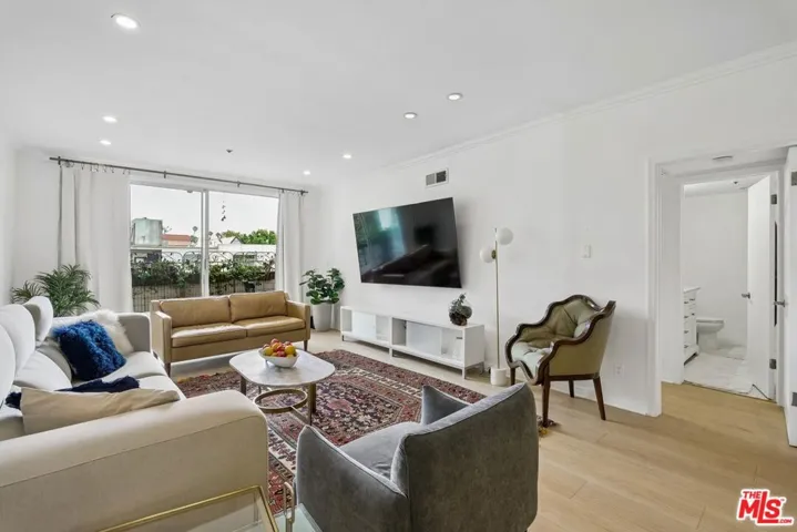 125 Montana Avenue 304, Santa Monica, California 90403