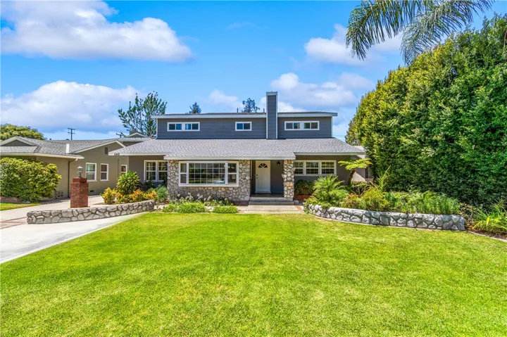Spacious home just minutes from Chapman University & Historic Old Towntown Orange. Perfect for students seeking privacy, space, and comfort.