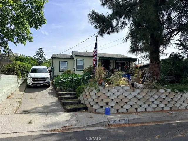 10512 Samoa Avenue, Tujunga, California 91042