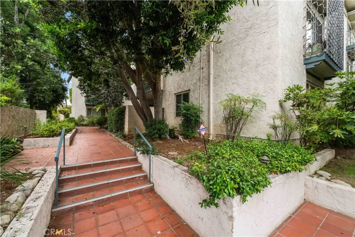 985 E California, Pasadena, California 91106
