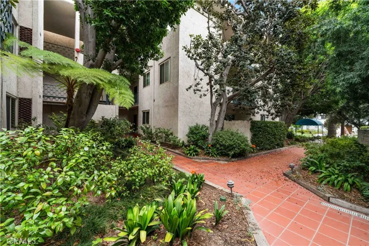 985 E California, Pasadena, California 91106