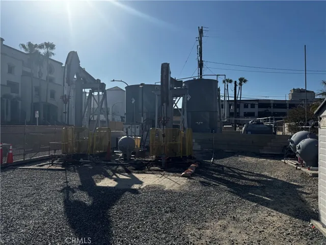 201 2nd Street, Huntington Beach, California 92648
