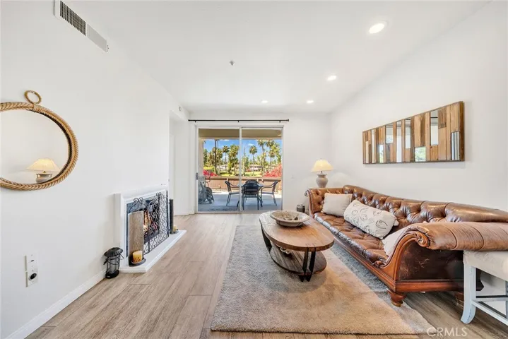 2960 Champion 904, Tustin, California 92782