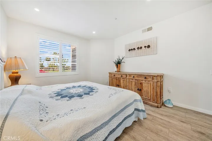 2960 Champion 904, Tustin, California 92782