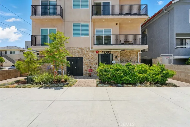 11302 Morrison 302, North Hollywood, California 91601