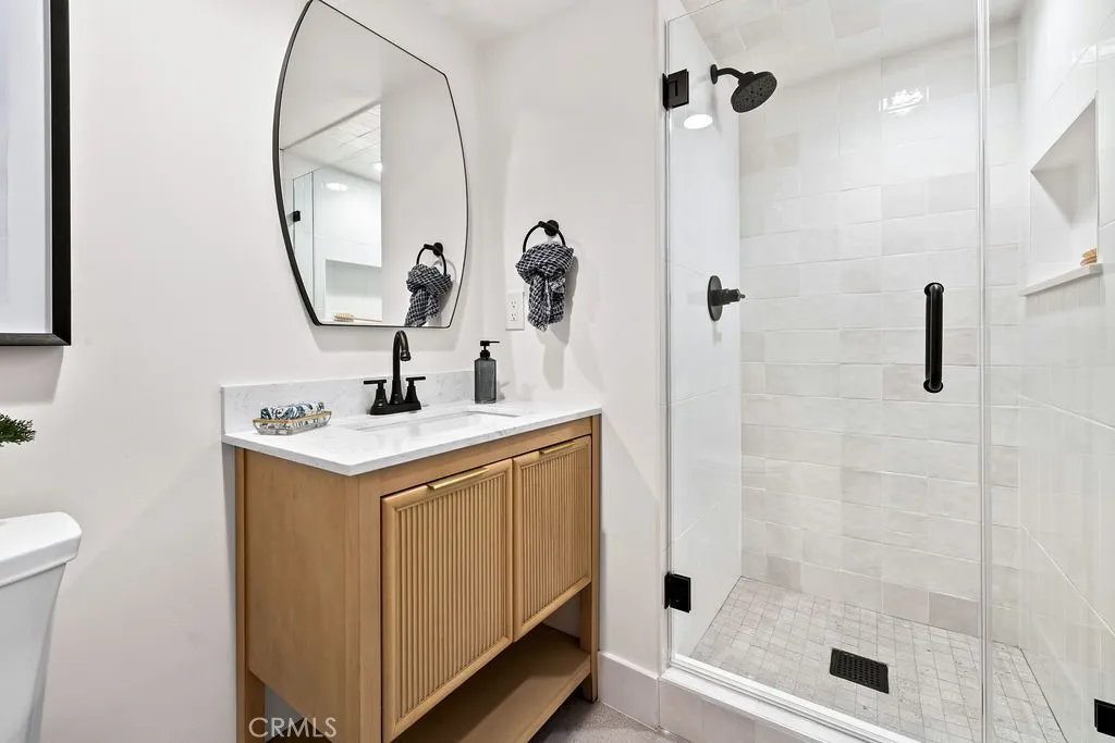 Bathroom - Downstairs Hall - Main Level