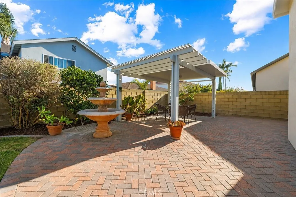 Back Yard Patio with Pavers