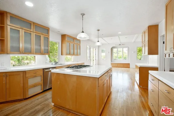333 S Mccarty Drive, Beverly Hills, California 90212