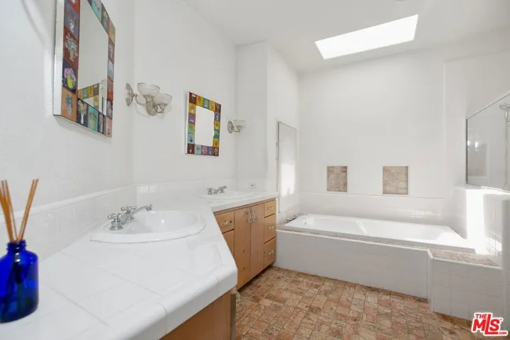 333 S Mccarty Drive, Beverly Hills, California 90212