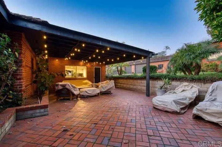 215 N Vulcan Avenue, Encinitas, California 92024