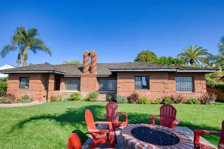 215 N Vulcan Avenue, Encinitas, California 92024