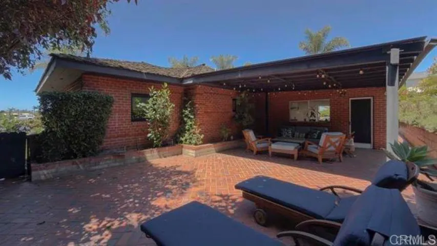 215 N Vulcan Avenue, Encinitas, California 92024