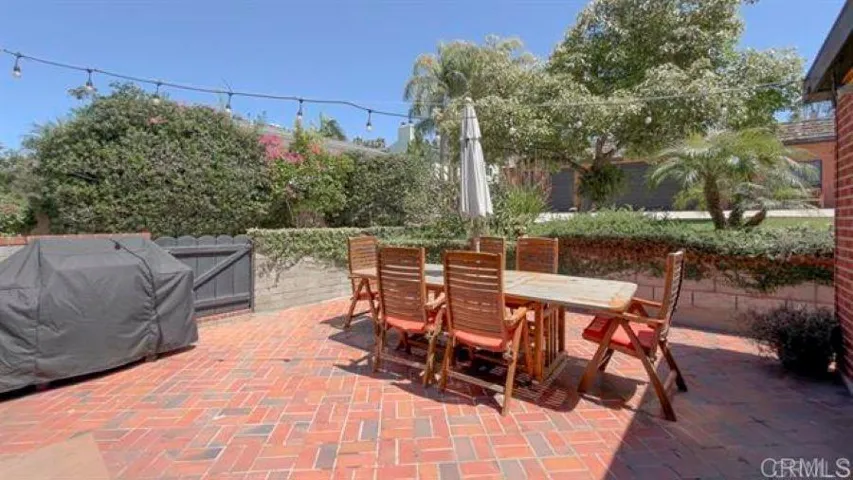 215 N Vulcan Avenue, Encinitas, California 92024