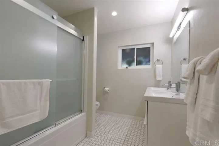 215 N Vulcan Avenue, Encinitas, California 92024