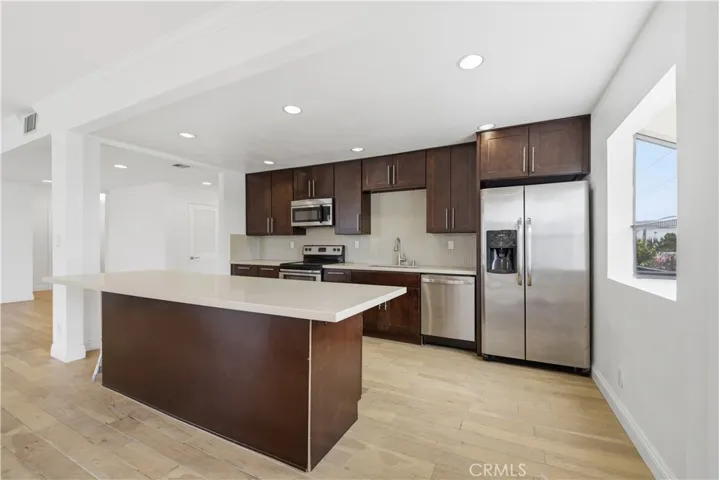 14115 Moorpark, Sherman Oaks, California 91423