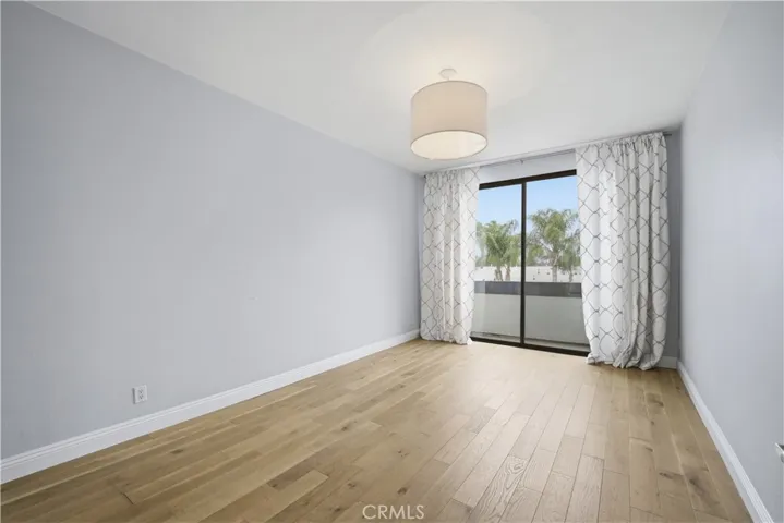 14115 Moorpark, Sherman Oaks, California 91423