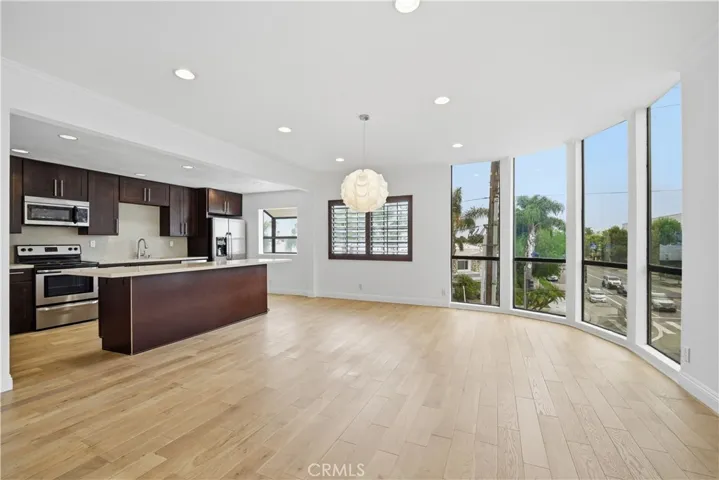 14115 Moorpark, Sherman Oaks, California 91423