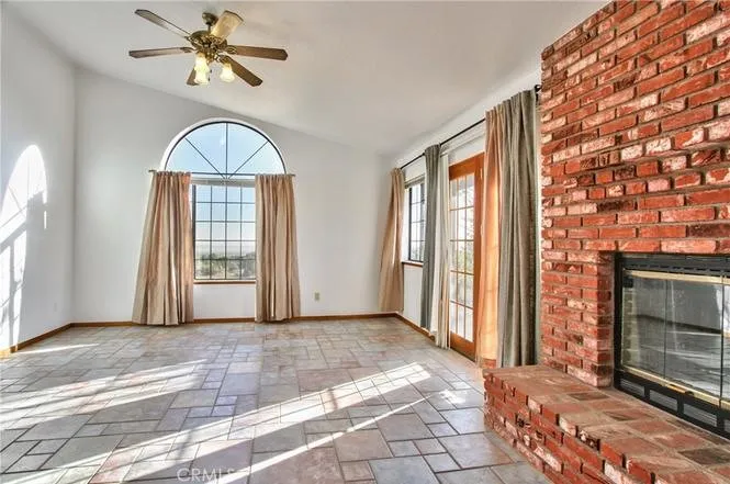 8441 Sierra Vista, Phelan, California 92371