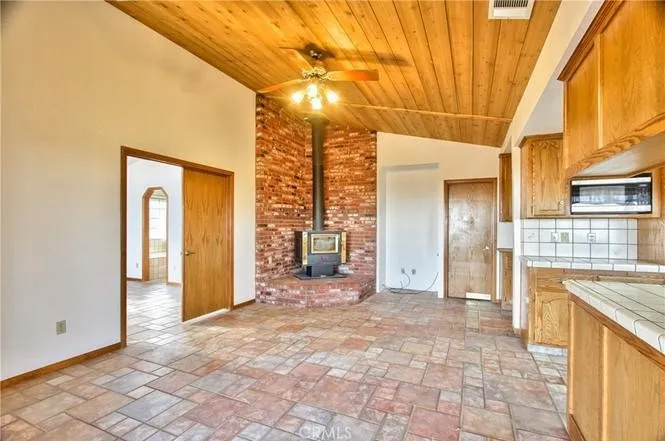 8441 Sierra Vista, Phelan, California 92371