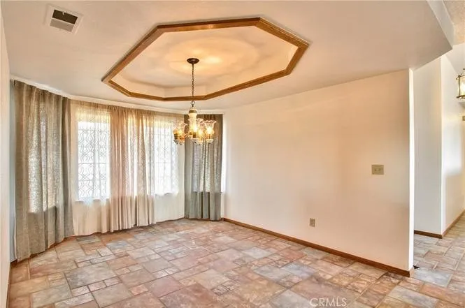 8441 Sierra Vista, Phelan, California 92371
