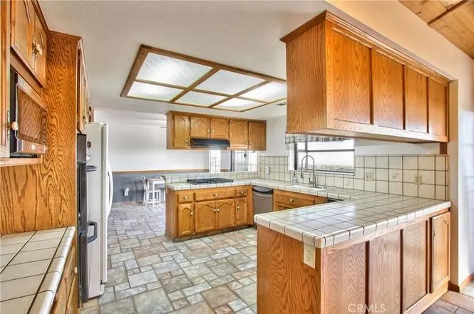 8441 Sierra Vista, Phelan, California 92371