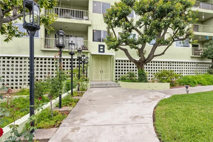 Courtyard and Entry to Building B